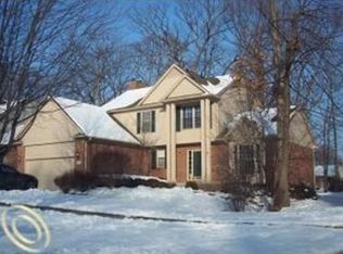 686 Lake Ridge Rd, Rochester Hills, MI 48307