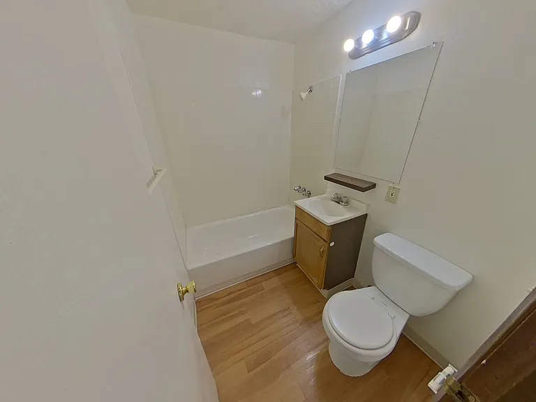 710 E 15th Aly — Photo 11