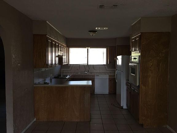 5th image of 1703 Becker Dr