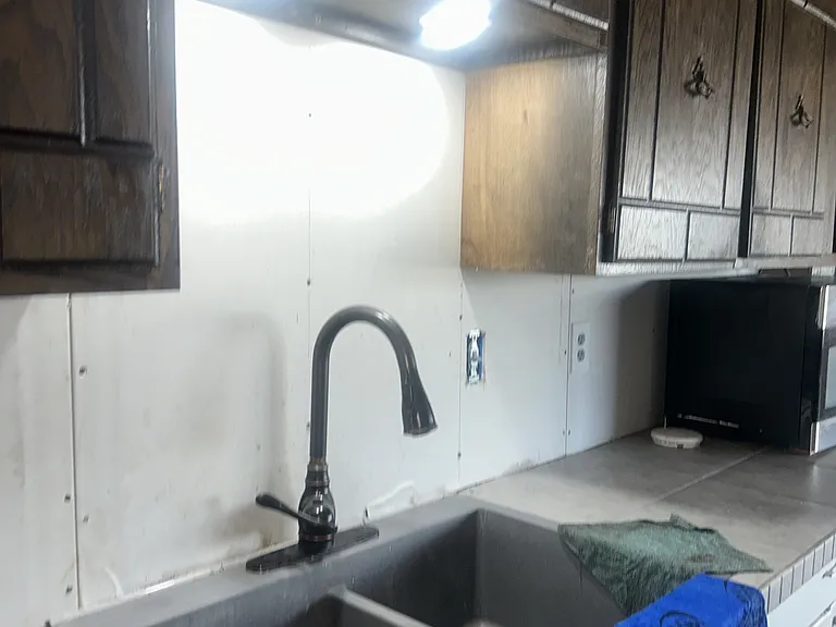 634 Clark Ave — Photo 8