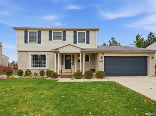 16974 Fitzgerald St, Livonia, MI 48154