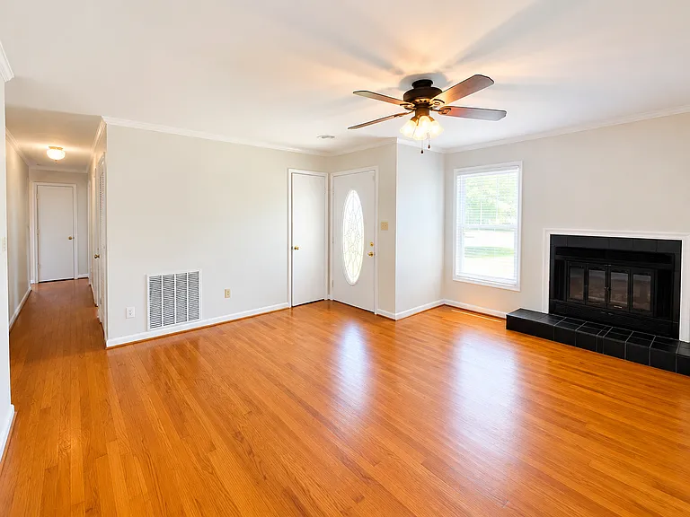 303 Rutherford Ave NW — Photo 7