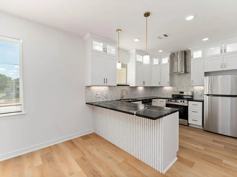 7809 Queen St #B — Photo 9