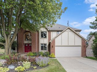 2076 Reagan Dr, Rochester Hills, MI 48309