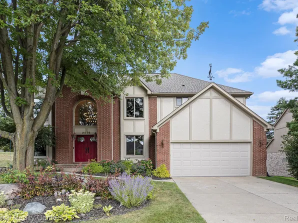2076 Reagan Dr, Rochester Hills, MI 48309