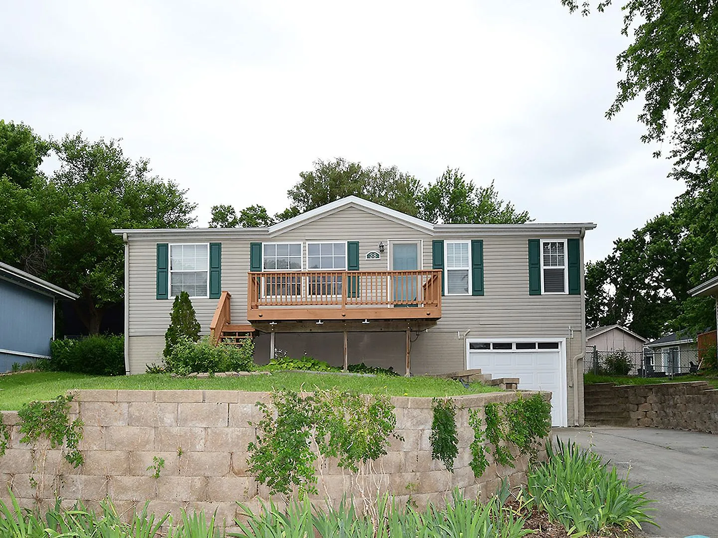 4 bedroom / 3 bath in Yutan! Available Now! — Photo 1