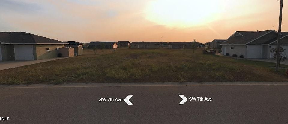 2nd image of 816 7th Ave SW