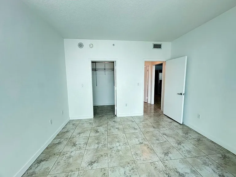 1900 N Bayshore Dr #1709 — Photo 7