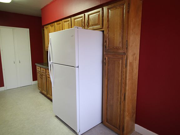 Oak Kitchen w/pantry