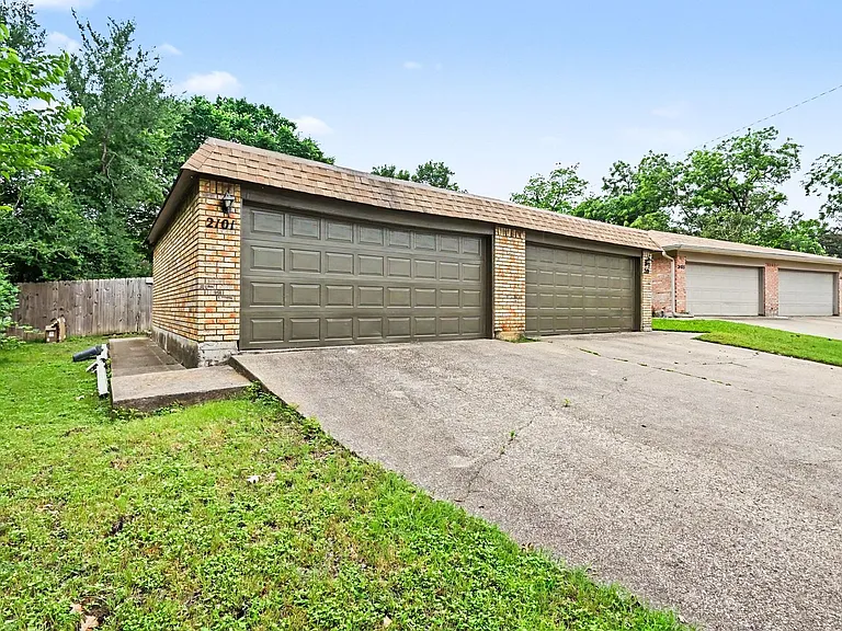 2101 Mistletoe Ave — Photo 23