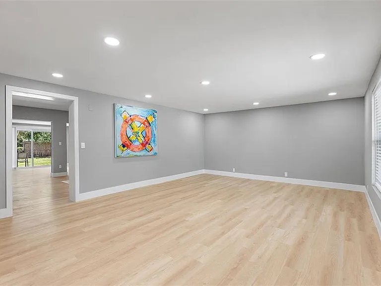 3926 Helena St NE — Photo 11