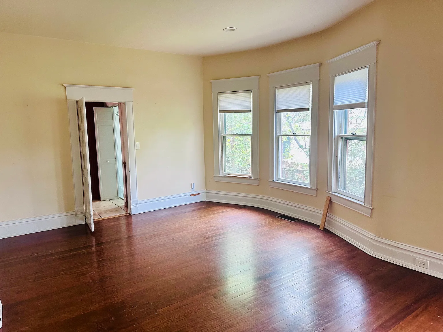 4 bed, 1938 sqft, $7,995 — Photo 4