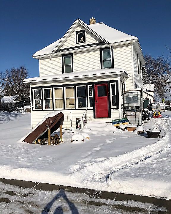 2nd image of 402 4th Ave N