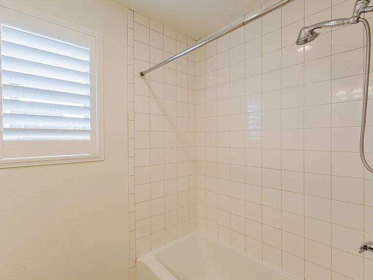 2656 Champagne Ave — Photo 23