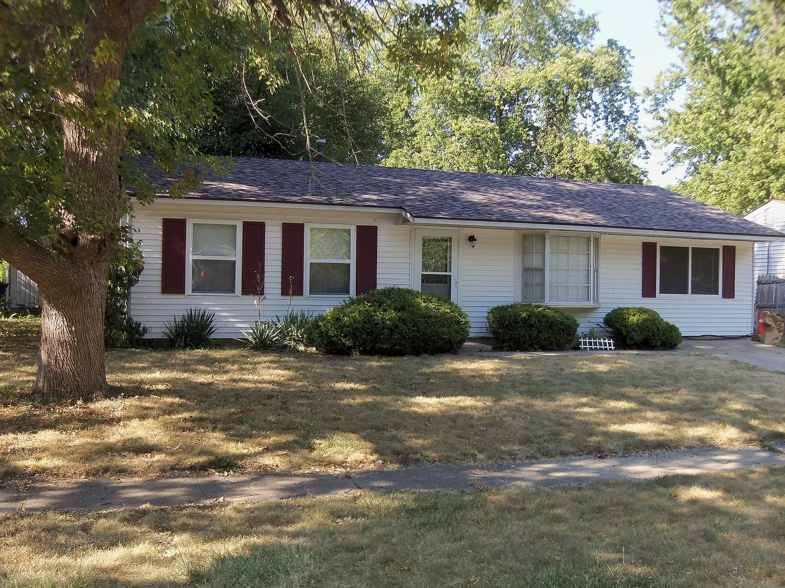3220 Ridgewood Dr photo 1