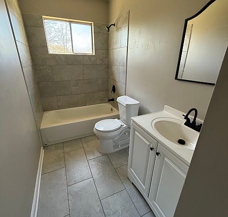 4th image of 45 W Byfield Dr