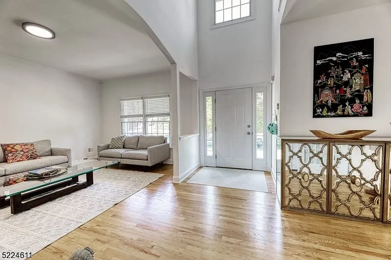 5 bed, 3.5 bath, 3116 sqft, $9,000 — Photo 4
