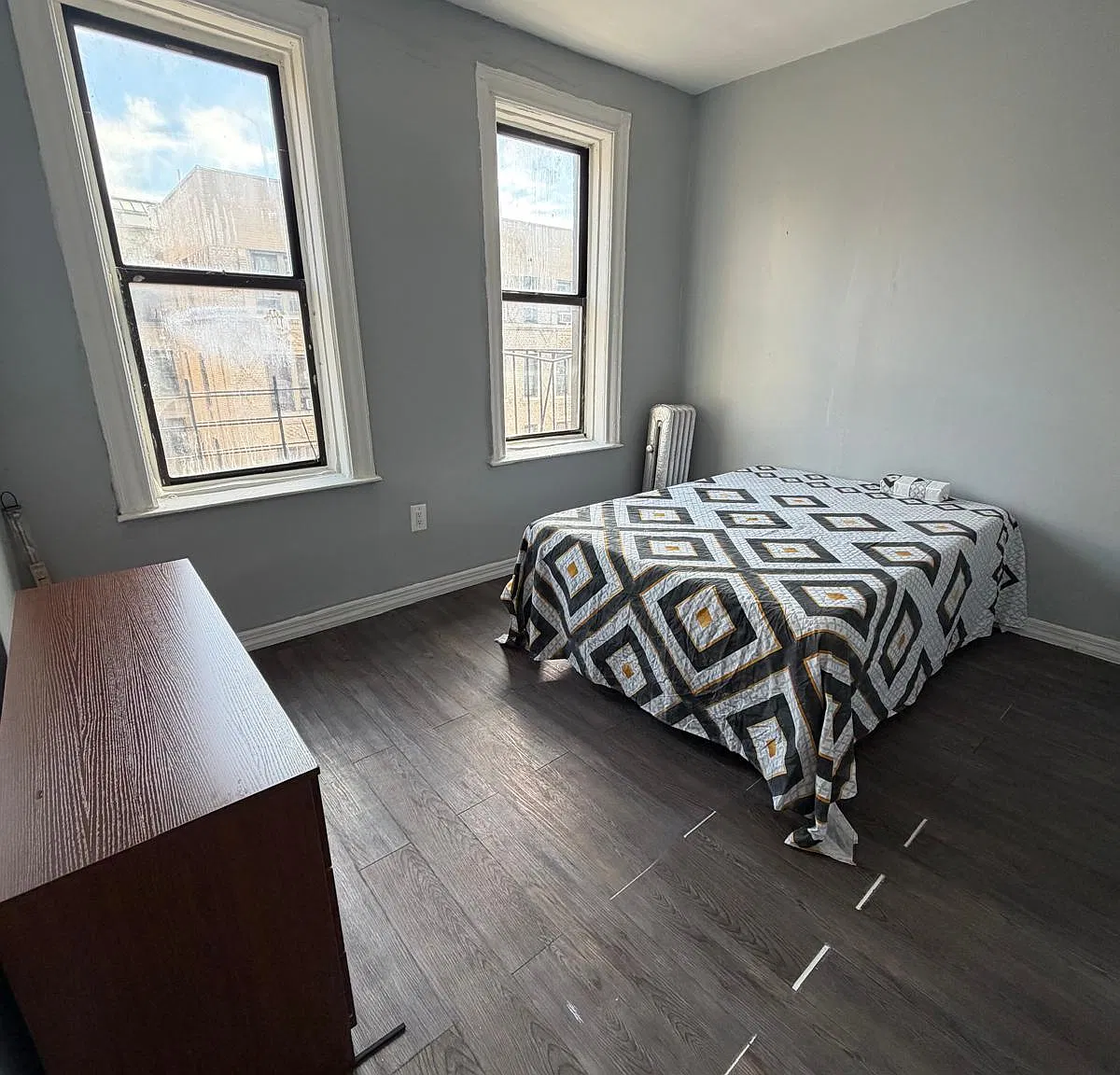 3 bed, $1,200 — Photo 1