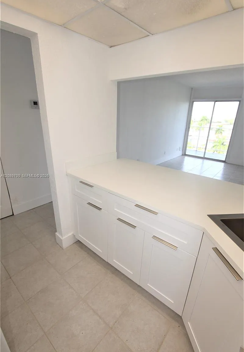 Yolanda Villas Condo — Photo 3