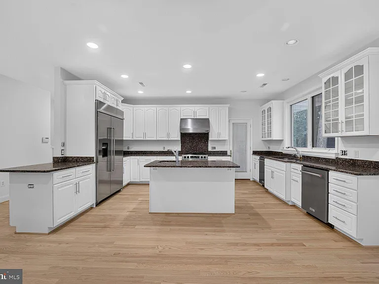 8309 Old Seven Locks Rd — Photo 14
