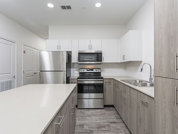 4th image of 815 N 15th Pl #7-A