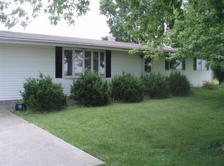 32576 Route 111, Modesto, IL 62667