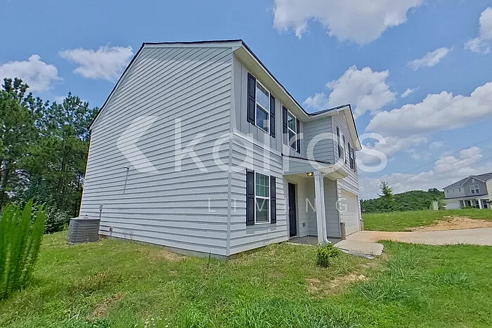 4 bed, 2.5 bath, 2009 sqft, $1,995 — Photo 2