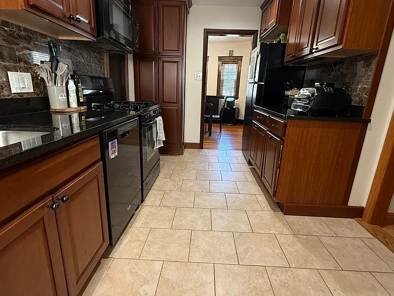 246 N Central Ave — Photo 16