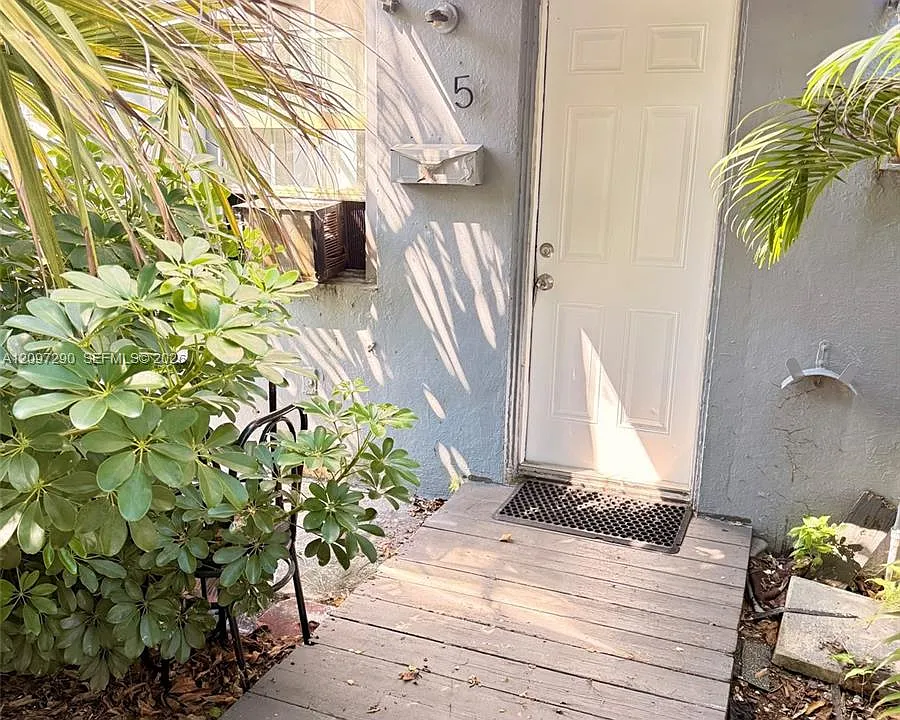 1111 N 22nd Ave #5