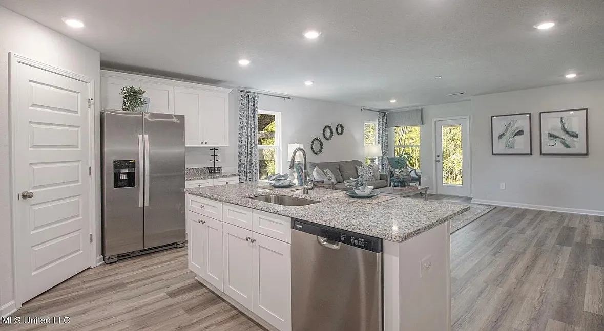 5 bed, 2100 sqft, $2,200 — Photo 1