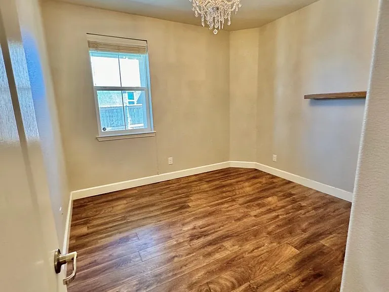 10520 Rollins Dr — Photo 18