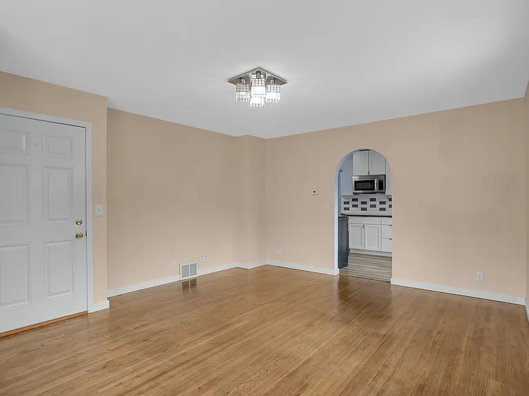 4949 Jackson St NE — Photo 9