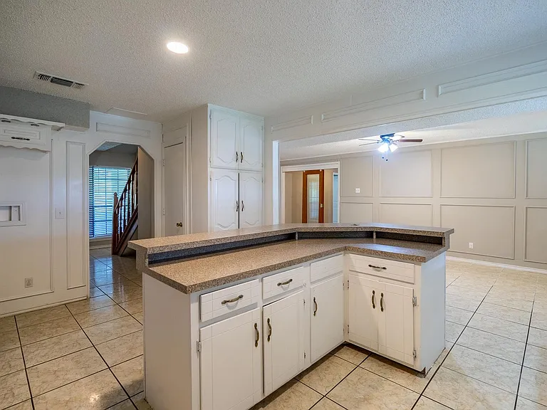 4212 Village Green Dr — Photo 18