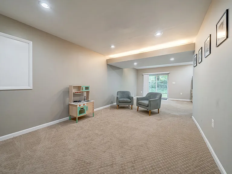 1219 Rowland Dr — Photo 19