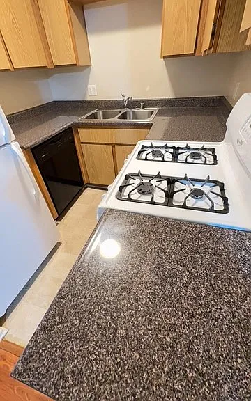 290 N Madison Ave #110 — Photo 7