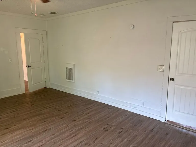3905 Stuart St — Photo 7
