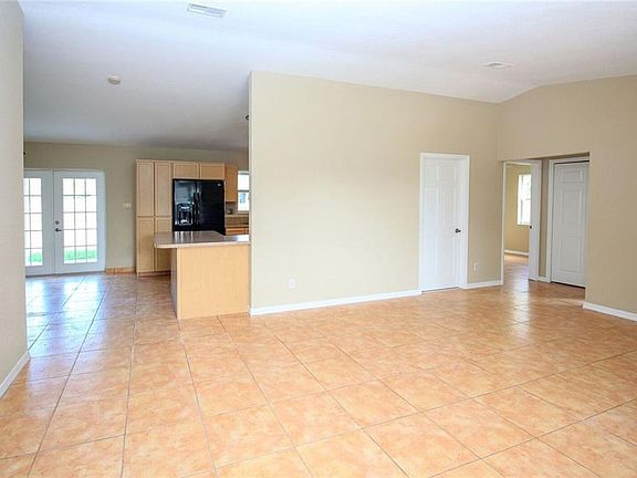 4th image of 531 SW Ester Ave