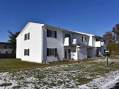 Building Photo - 3021 Maple Dr