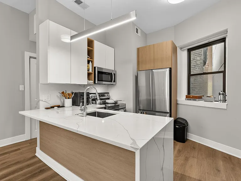 1421 N Dearborn St — Photo 12