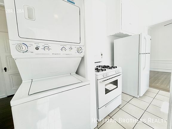 3rd image of 1403 N Laurel Ave APT E