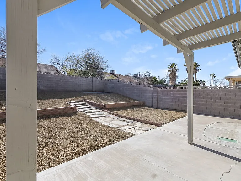 526 Dutchman Ave — Photo 20