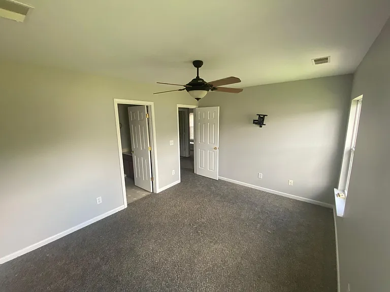 370 Charter Oak Ct — Photo 9