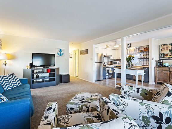 4th image of 606 W Beach Ave