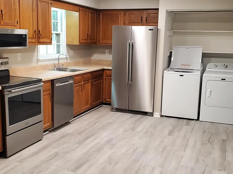 4608 Kingsrow Dr — Photo 2