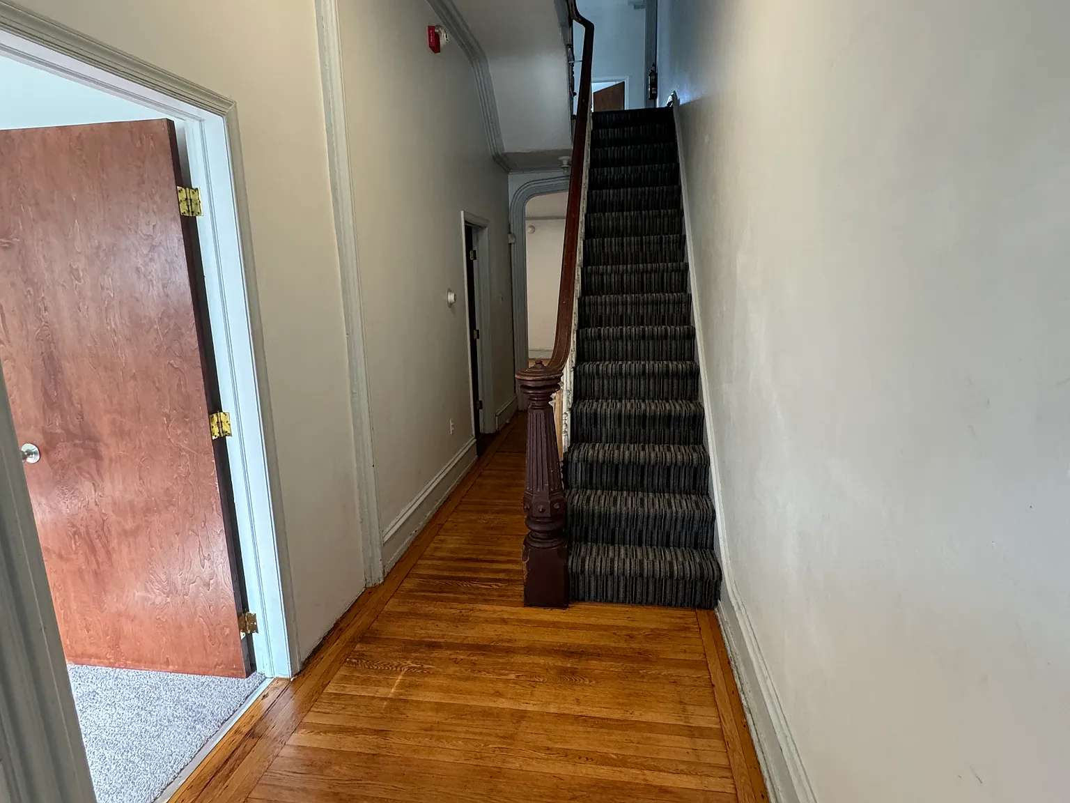 7 bed, 3000 sqft, $6,250 — Photo 3