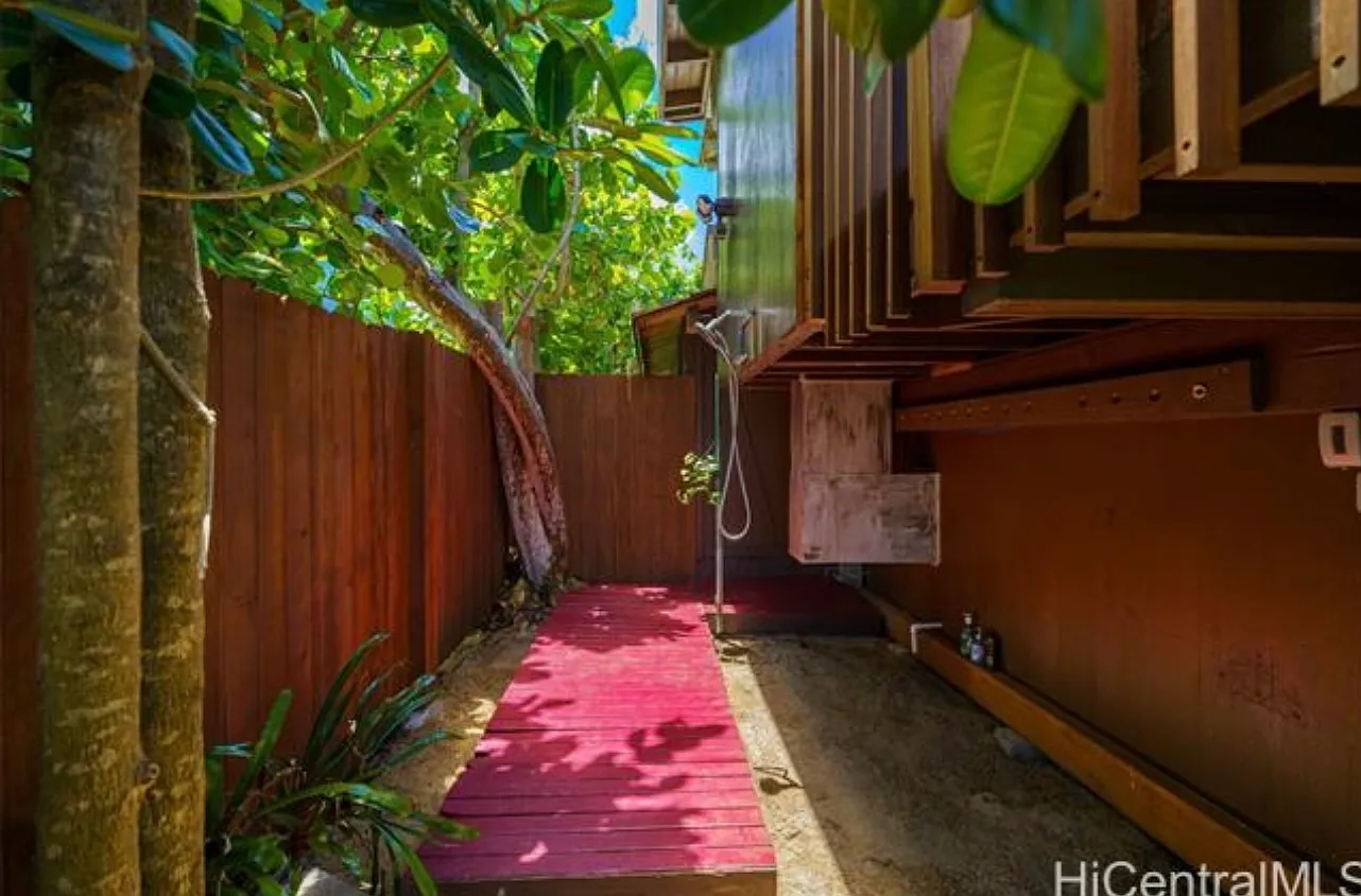 3 bed, 1359 sqft, $12,000 — Photo 3
