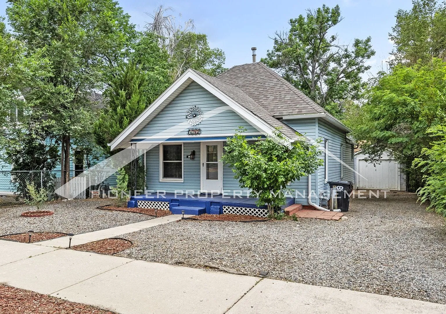 Beautiful Home with 2bd/1bath and Bonus Office/Den, huge private backyard, 1 car garage and off s... — Photo 1
