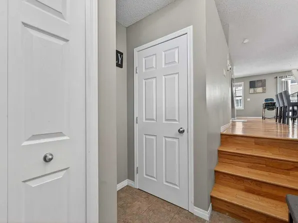 3031 S New Brighton Gdns SE, Calgary, AB T2Z 0A4