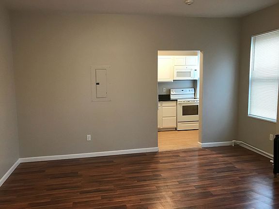 5th image of 430 Greenfield Ave #202