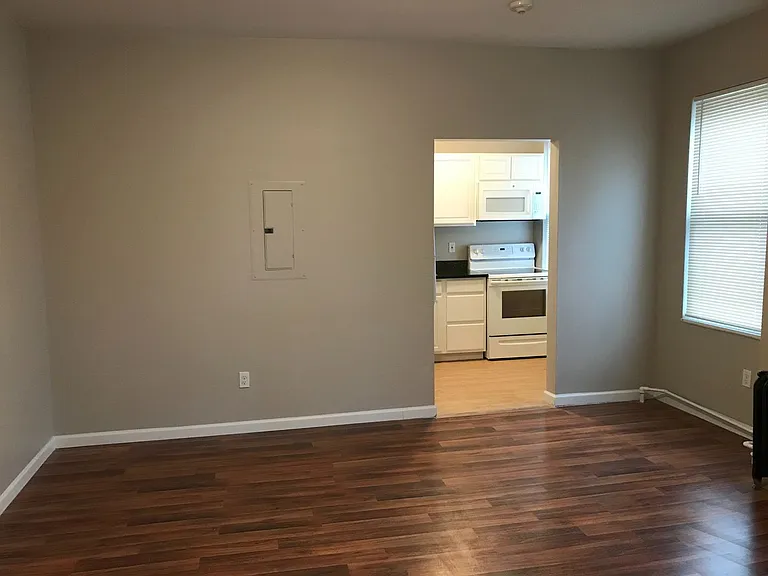 430 Greenfield Avenue — Photo 6